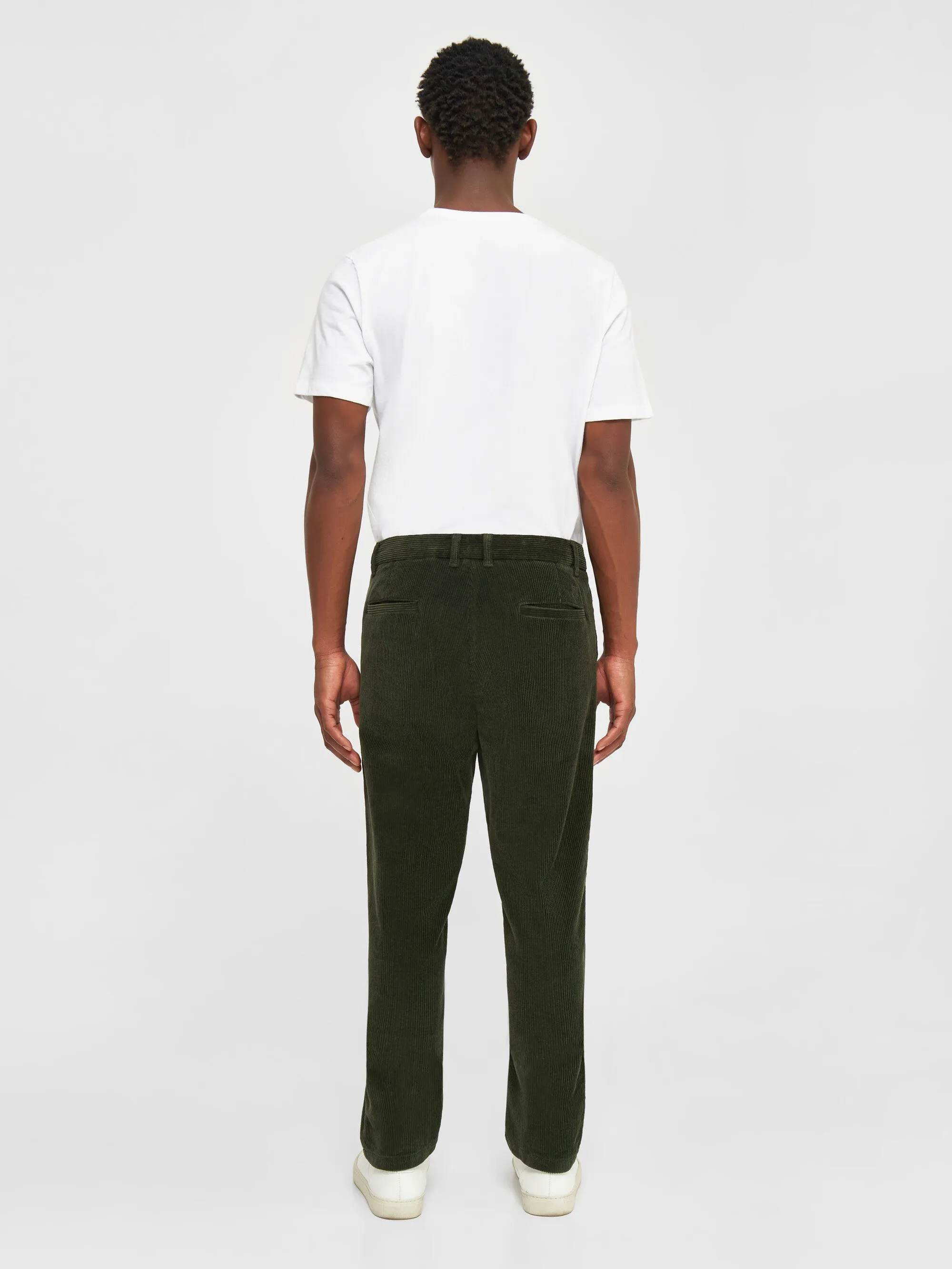 CHUCK regular 8-wales corduroy chino pants - Forrest Night