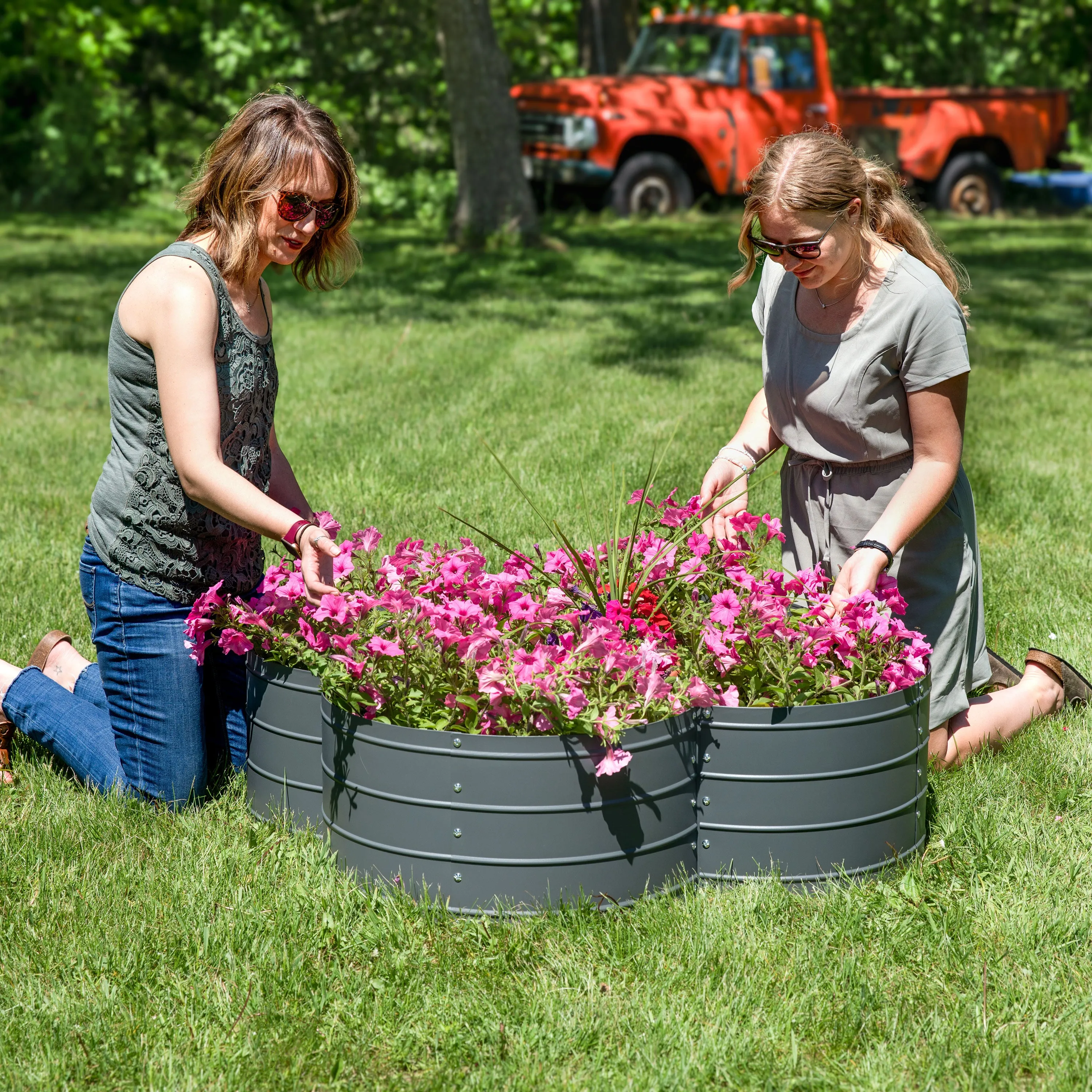 Sunnydaze 4-Leaf Clover-Shaped Galvanized Steel Raised Garden Bed