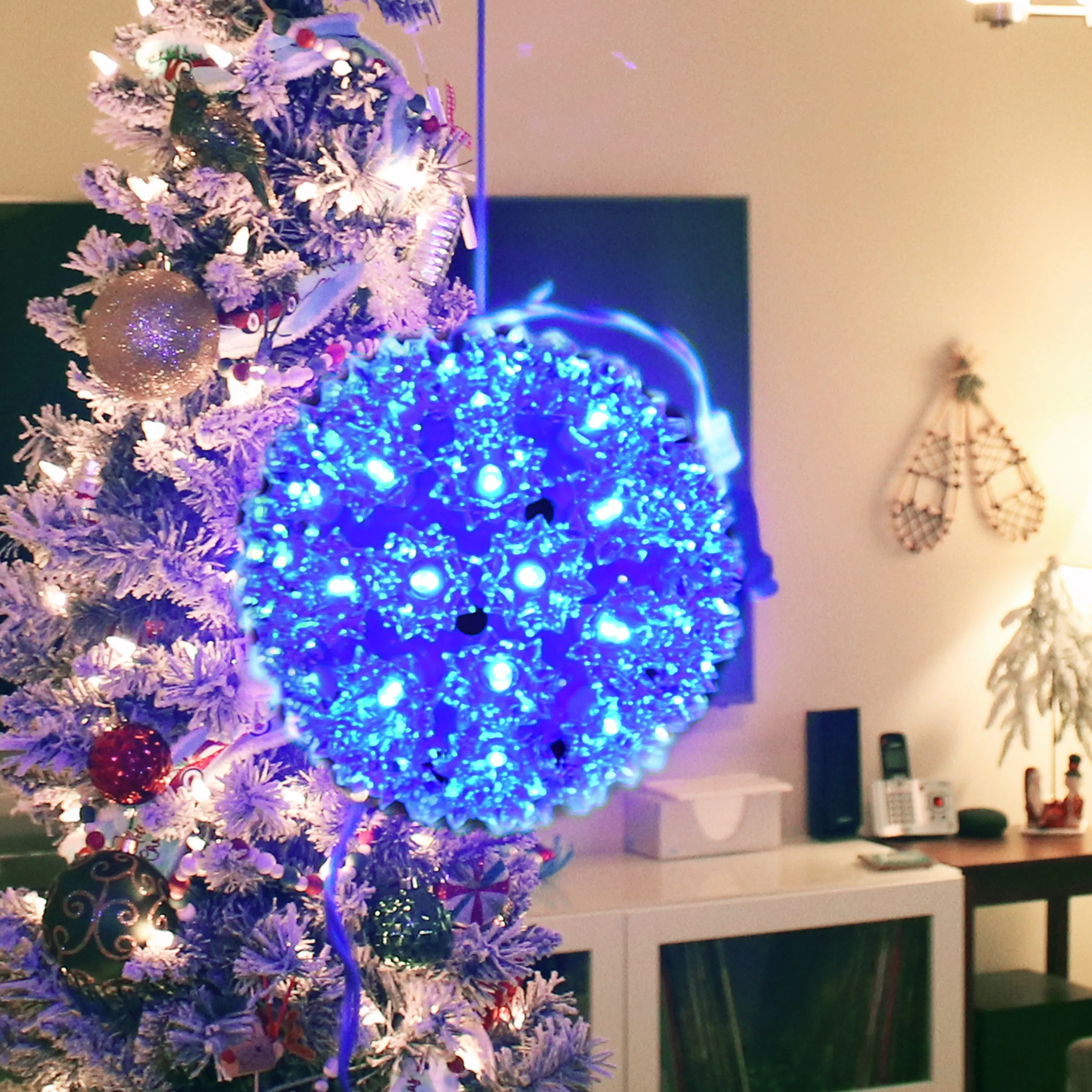 Sunnydaze 5" Lighted Hanging Ball Ornament with 5mm Wide Angle Bulbs